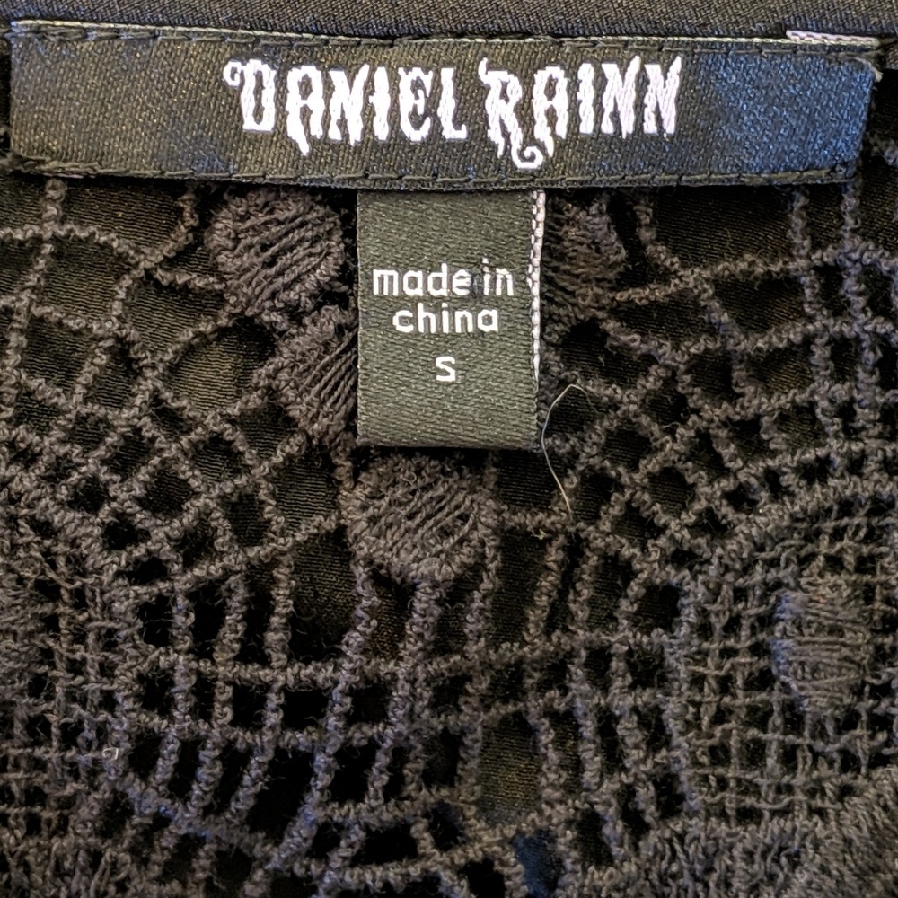😺 Daniel Rainn Black Silk Blouse w/ Crochet Lace - Picture 5 of 7